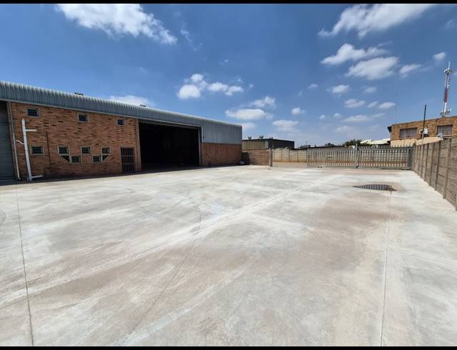 525M² WAREHOUSE TO LET IN BRENTWOOD PARK